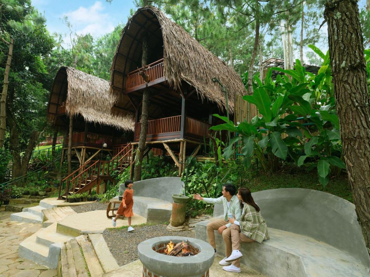 The Lodge Maribaya Cikareumbi Exteriör bild
