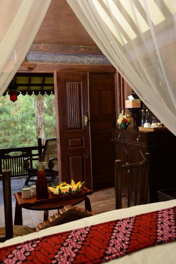 The Lodge Maribaya Cikareumbi Exteriör bild