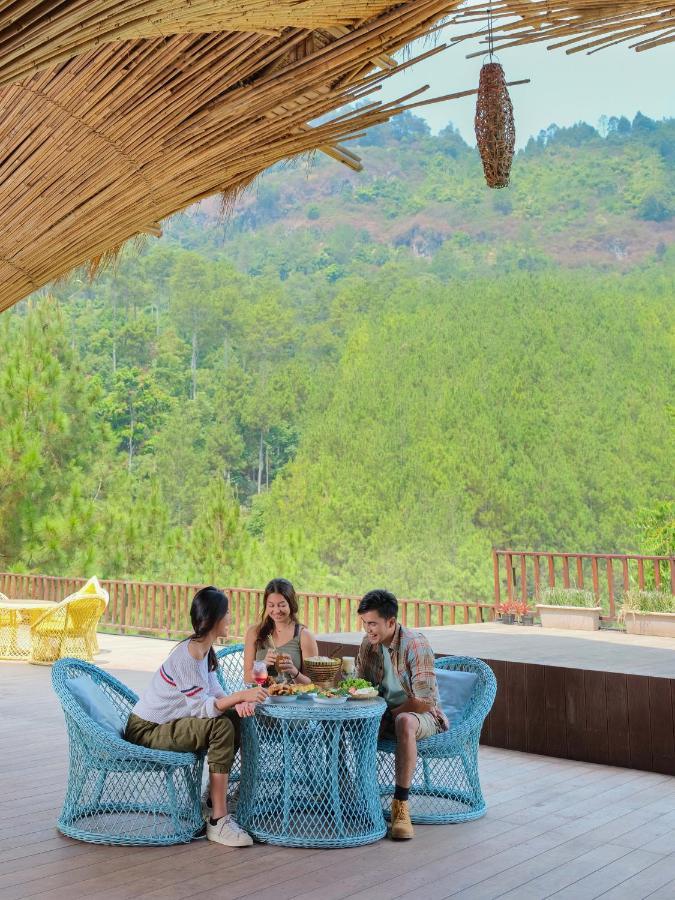 The Lodge Maribaya Cikareumbi Exteriör bild