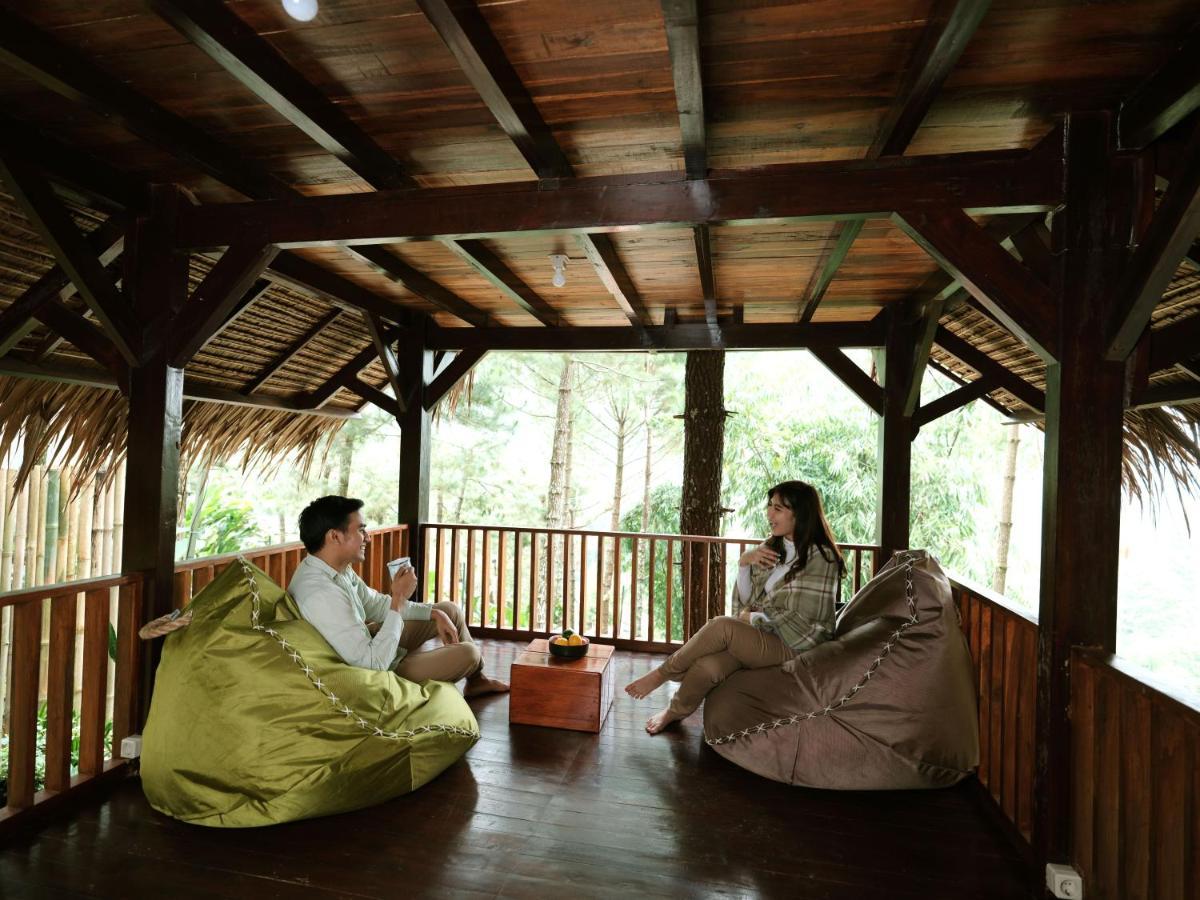 The Lodge Maribaya Cikareumbi Exteriör bild