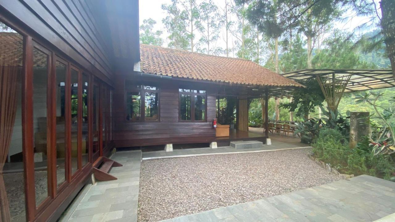 The Lodge Maribaya Cikareumbi Exteriör bild