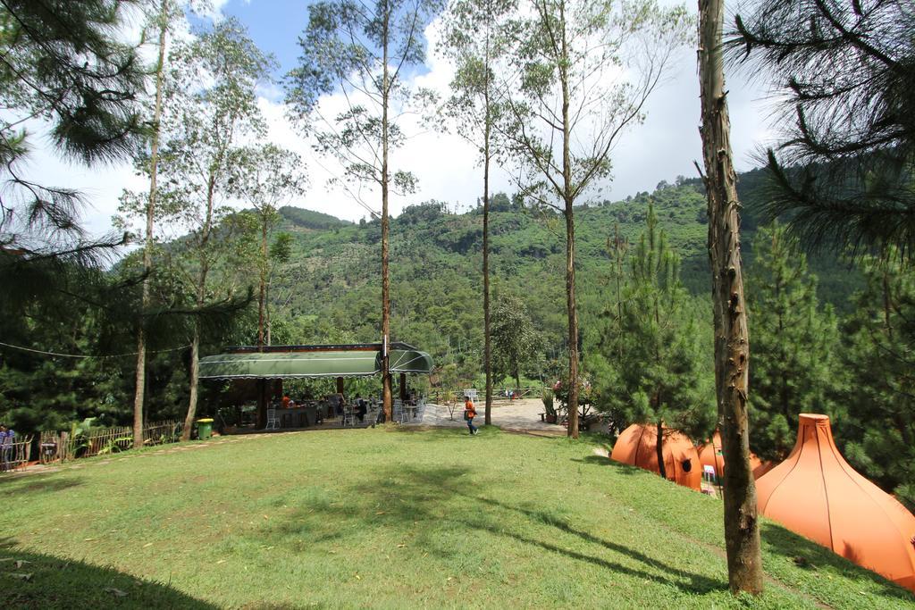 The Lodge Maribaya Cikareumbi Exteriör bild